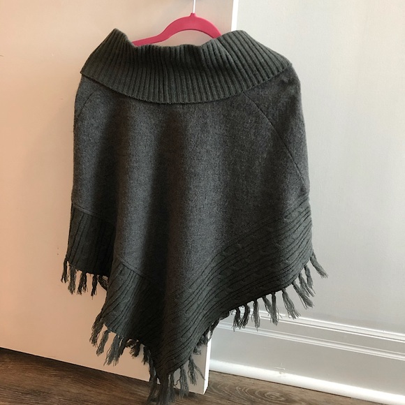 Grey Poncho - Picture 4 of 4